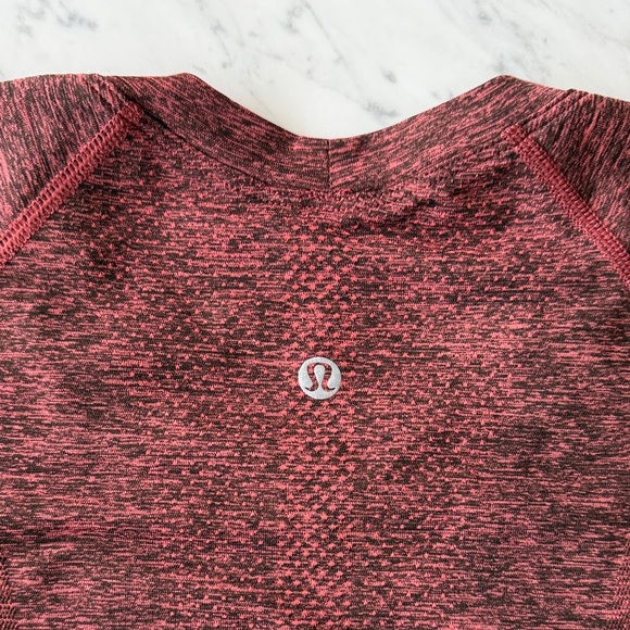 lululemon Swiftly Tech Heather Red/Pink Short Sleeve Tee - Size 8 - Picture 3 of 4